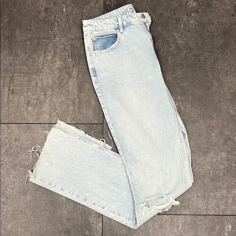 Zara Light Wash Distressed Jeans